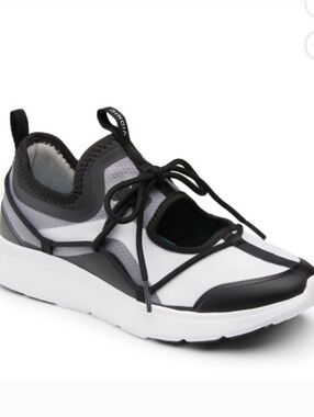 Vionic Giselle Women's White and Black Lace-Up Athletic Sneakers